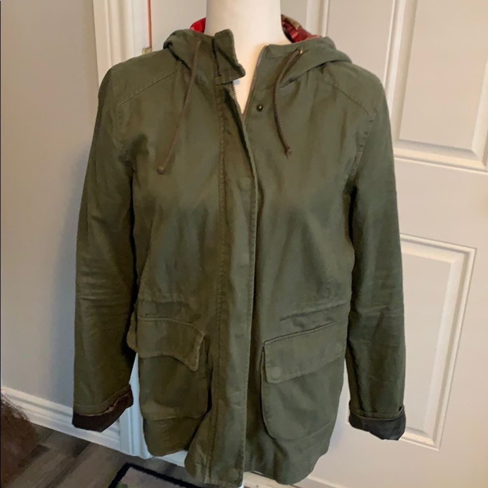Army green hooded jacket overcoat. Plaid hood lining size L